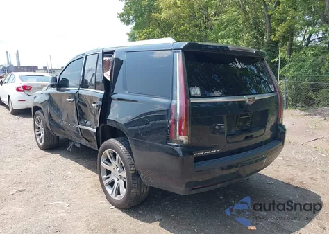 2015 Cadillac Escalade Premium z USA, uszkodzony, nr VIN 1GYS4NKJ4FR631087
